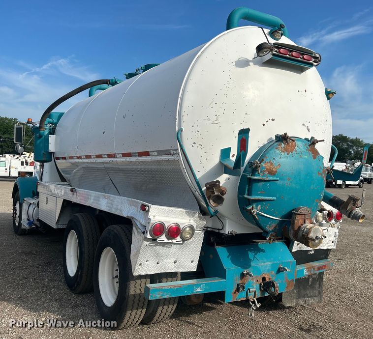 image for item EG0722 2005 Kenworth T800 vacuum truck