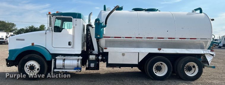 image for item EG0722 2005 Kenworth T800 vacuum truck