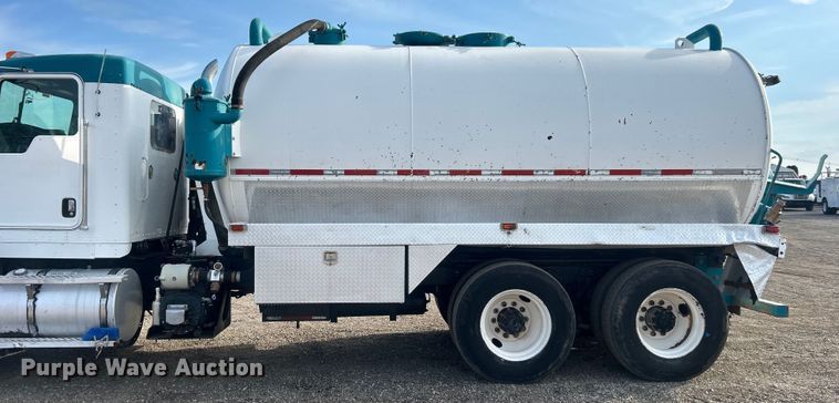 image for item EG0722 2005 Kenworth T800 vacuum truck