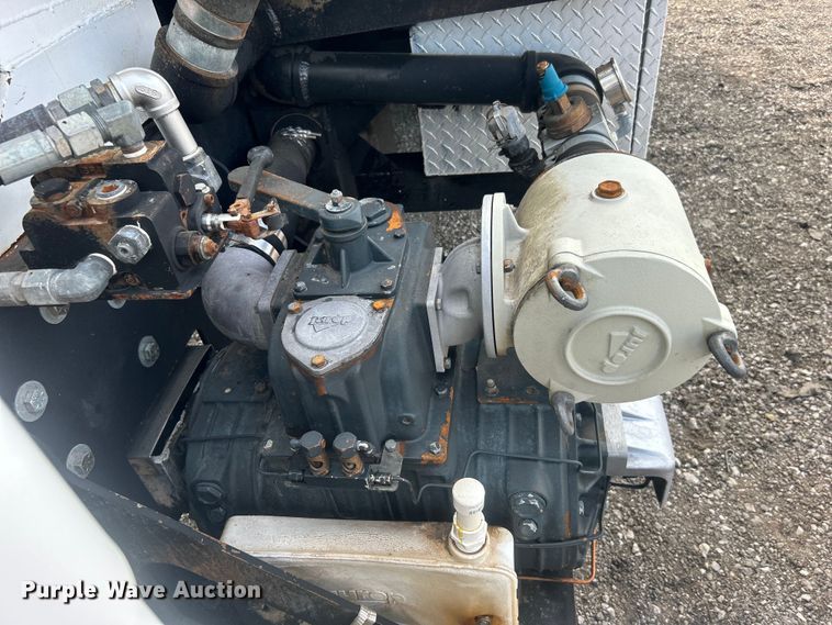 image for item EG0722 2005 Kenworth T800 vacuum truck