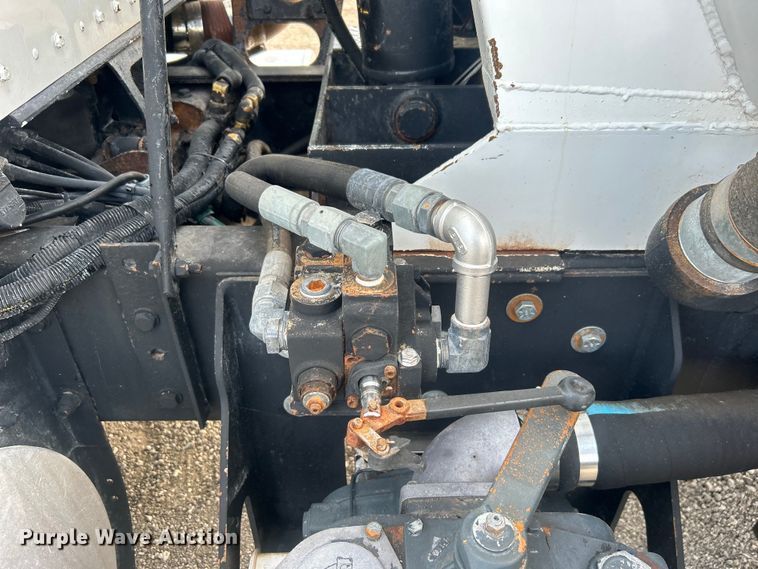 image for item EG0722 2005 Kenworth T800 vacuum truck