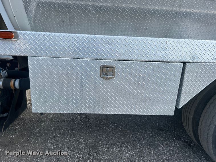 image for item EG0722 2005 Kenworth T800 vacuum truck