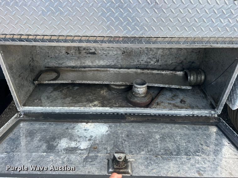 image for item EG0722 2005 Kenworth T800 vacuum truck