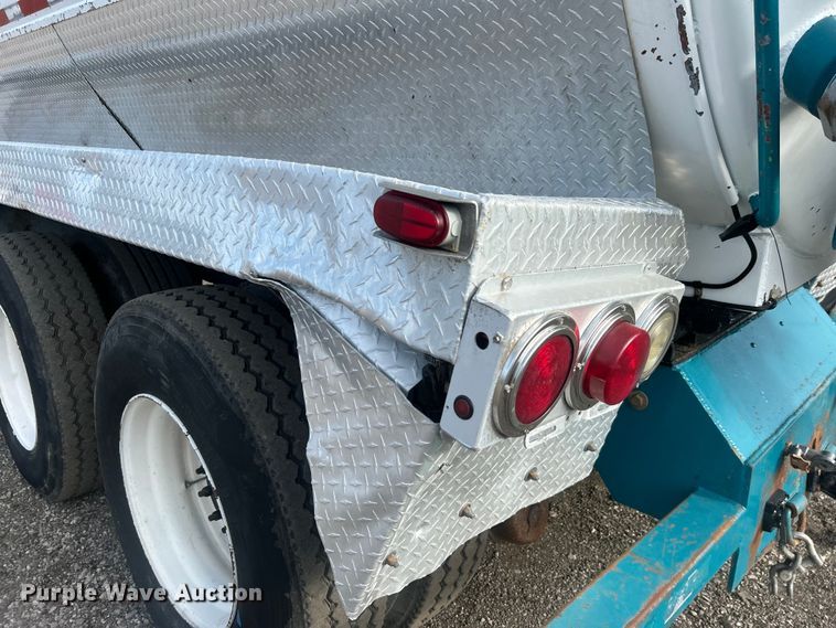 image for item EG0722 2005 Kenworth T800 vacuum truck