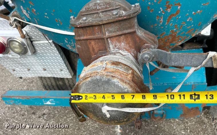 image for item EG0722 2005 Kenworth T800 vacuum truck