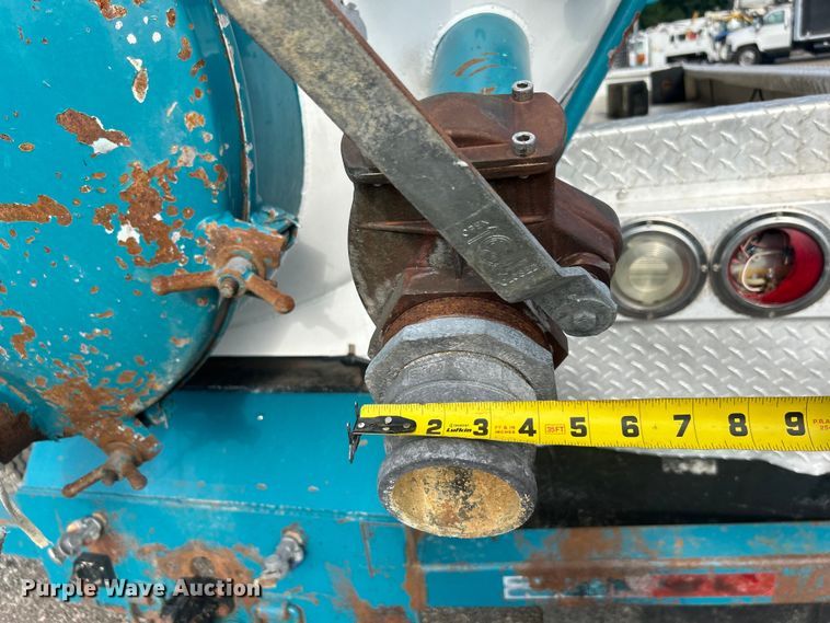 image for item EG0722 2005 Kenworth T800 vacuum truck