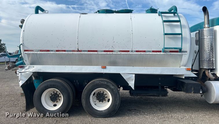 image for item EG0722 2005 Kenworth T800 vacuum truck