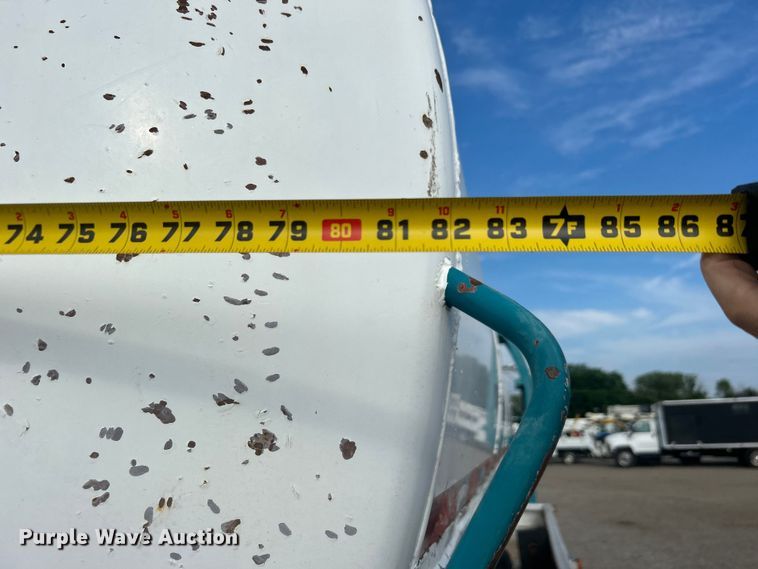 image for item EG0722 2005 Kenworth T800 vacuum truck