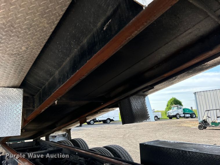 image for item EG0722 2005 Kenworth T800 vacuum truck