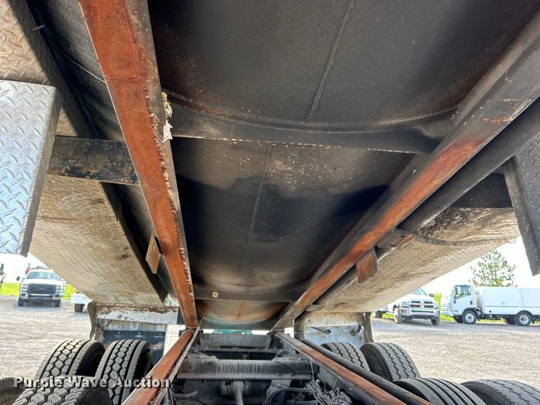 image for item EG0722 2005 Kenworth T800 vacuum truck