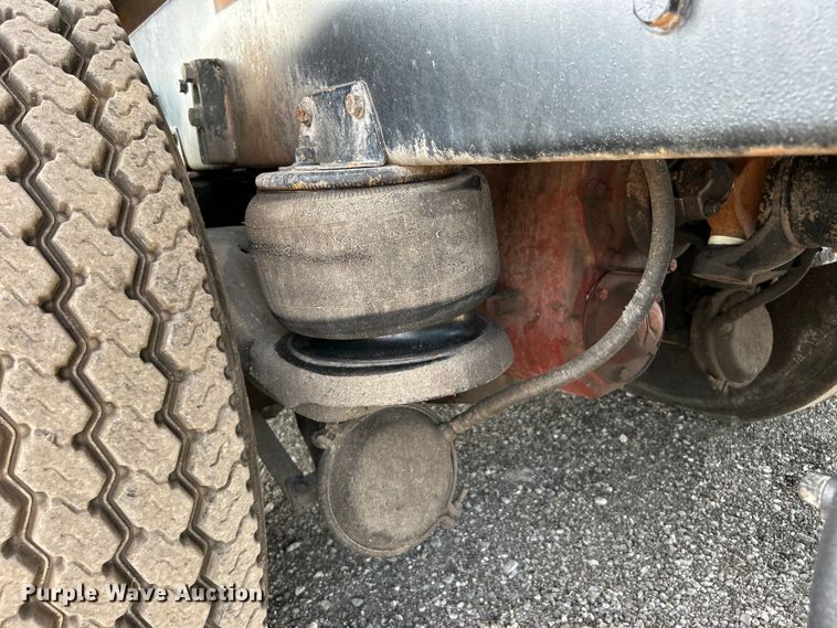 image for item EG0722 2005 Kenworth T800 vacuum truck