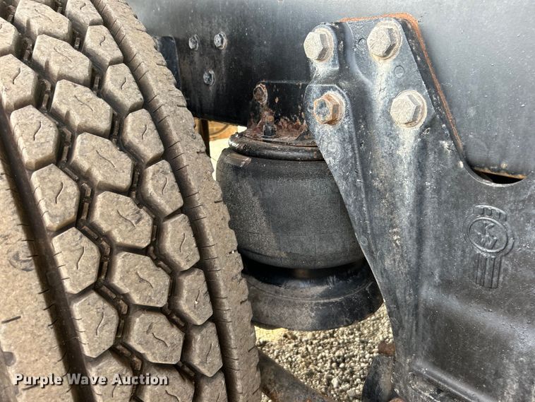 image for item EG0722 2005 Kenworth T800 vacuum truck