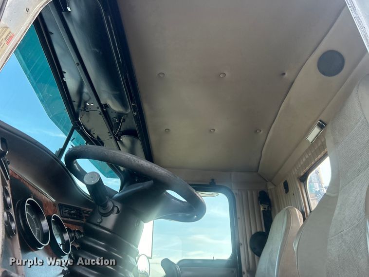 image for item EG0722 2005 Kenworth T800 vacuum truck