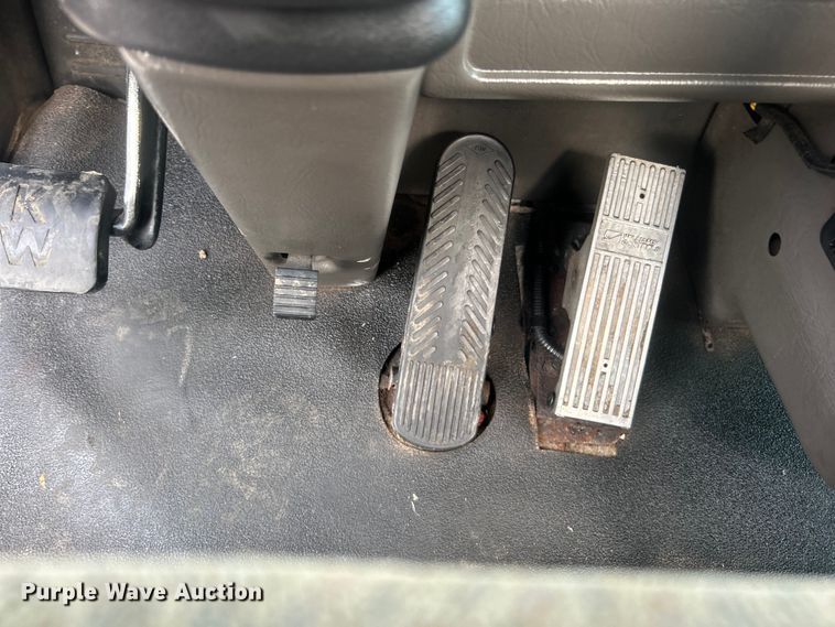 image for item EG0722 2005 Kenworth T800 vacuum truck