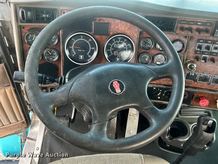 image for item EG0722 2005 Kenworth T800 vacuum truck