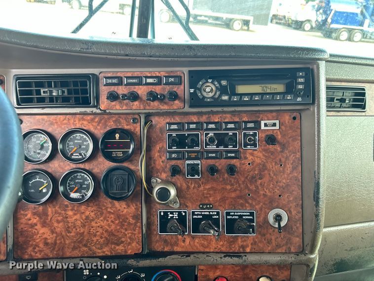 image for item EG0722 2005 Kenworth T800 vacuum truck