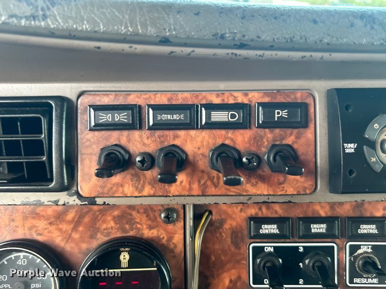 image for item EG0722 2005 Kenworth T800 vacuum truck