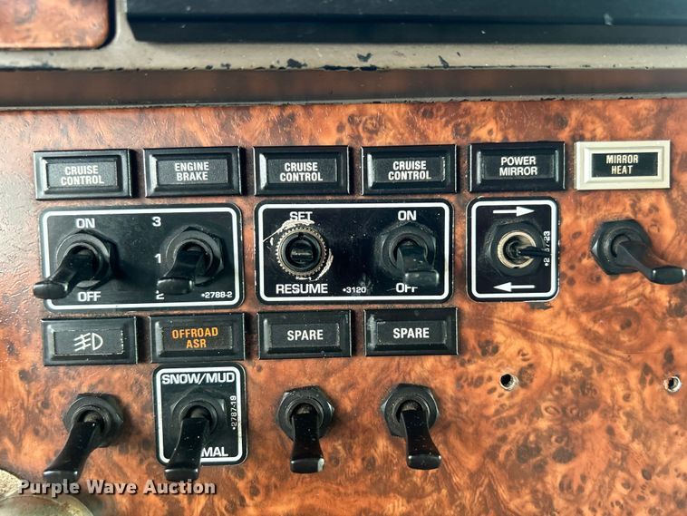 image for item EG0722 2005 Kenworth T800 vacuum truck