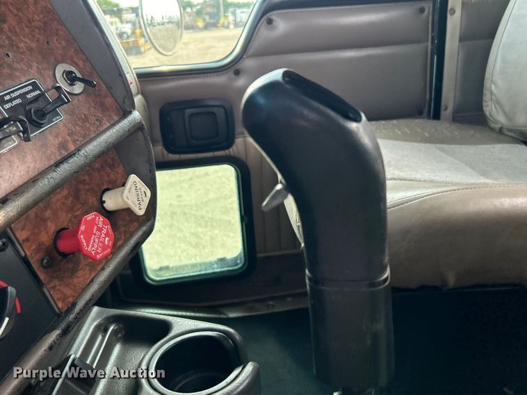 image for item EG0722 2005 Kenworth T800 vacuum truck