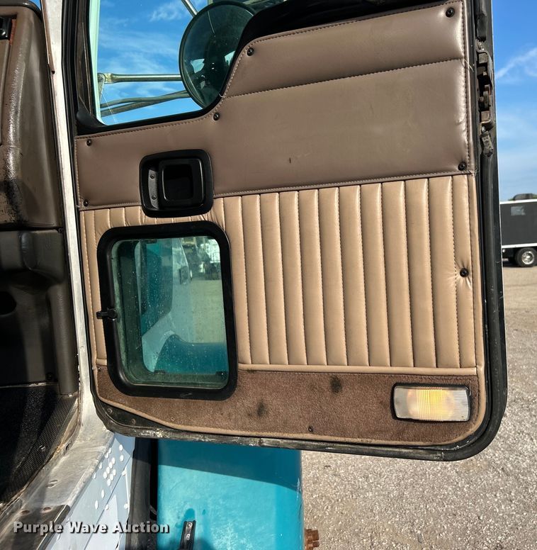 image for item EG0722 2005 Kenworth T800 vacuum truck