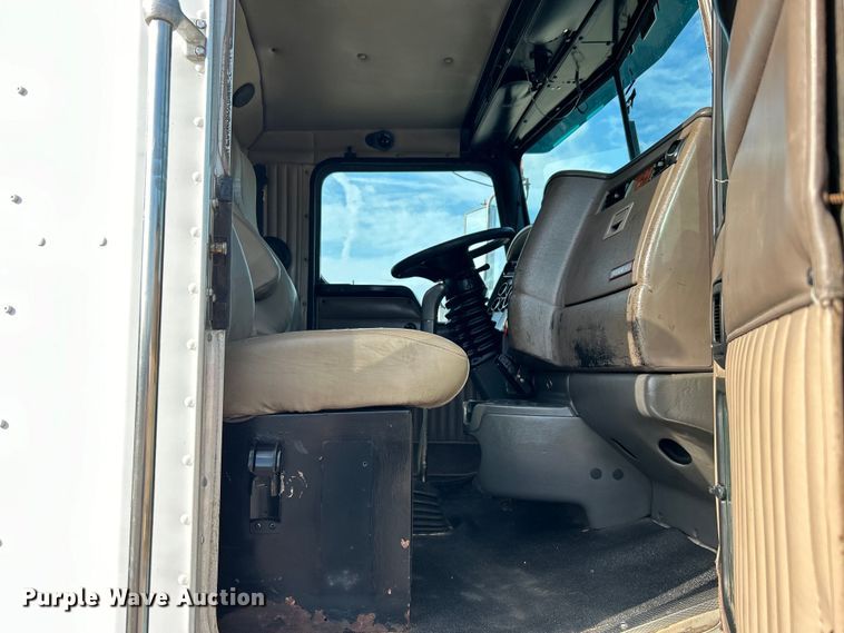 image for item EG0722 2005 Kenworth T800 vacuum truck