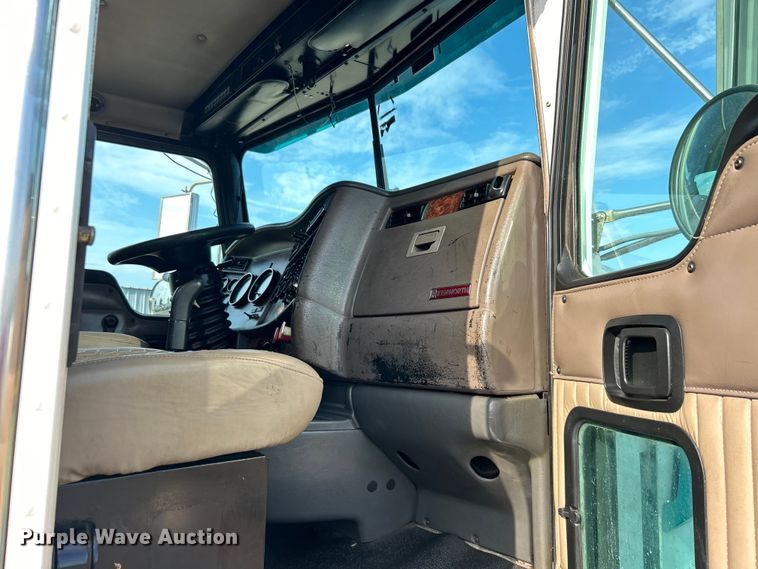 image for item EG0722 2005 Kenworth T800 vacuum truck