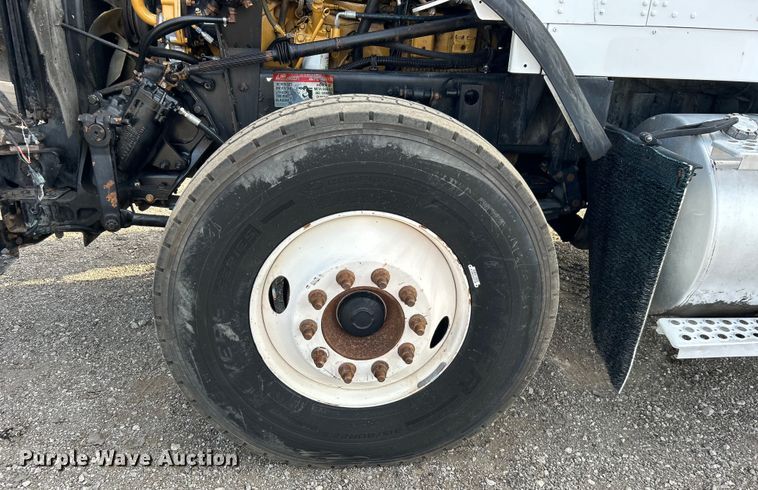 image for item EG0722 2005 Kenworth T800 vacuum truck