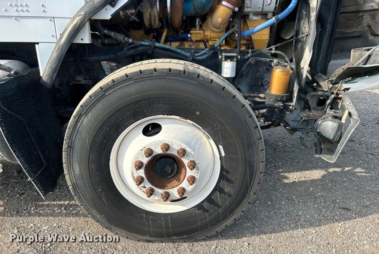 image for item EG0722 2005 Kenworth T800 vacuum truck