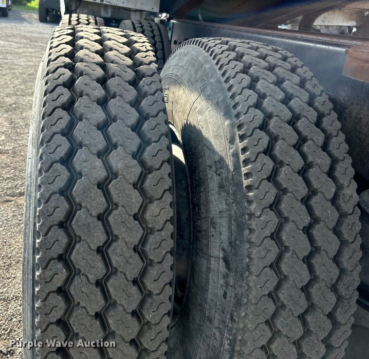 image for item EG0722 2005 Kenworth T800 vacuum truck