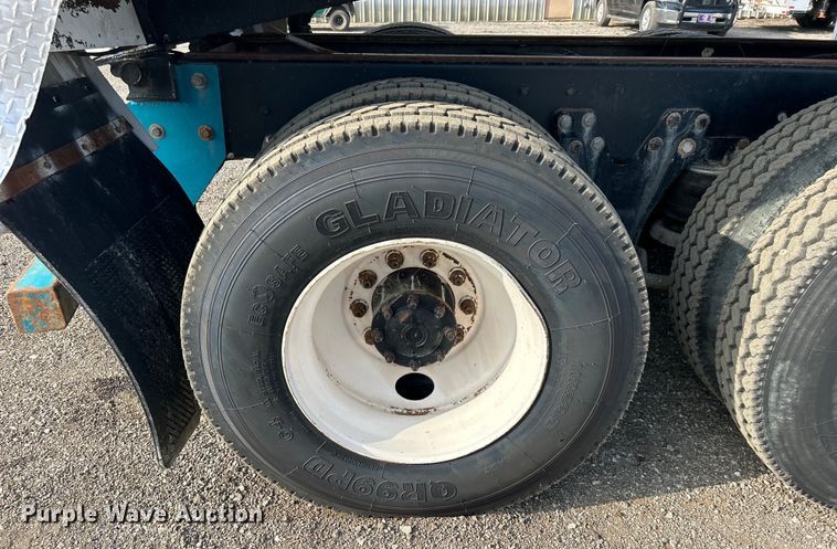 image for item EG0722 2005 Kenworth T800 vacuum truck