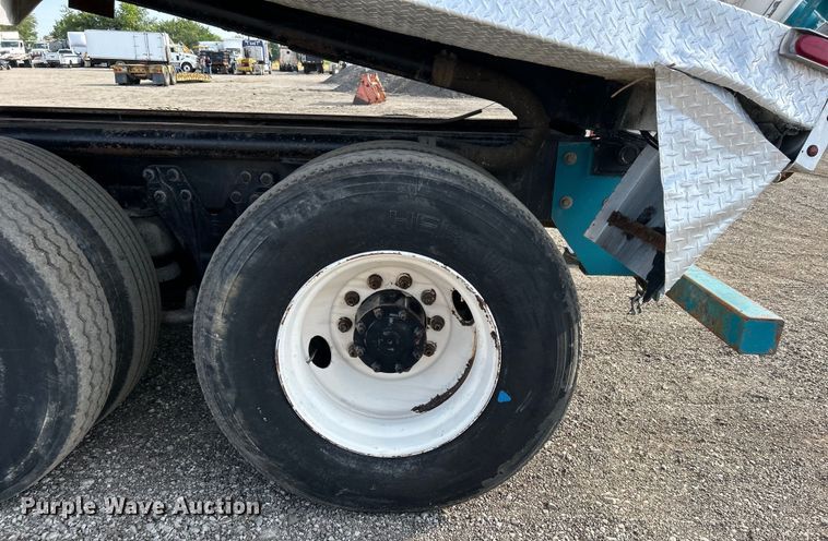 image for item EG0722 2005 Kenworth T800 vacuum truck