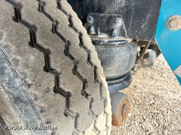 image for item EG0722 2005 Kenworth T800 vacuum truck