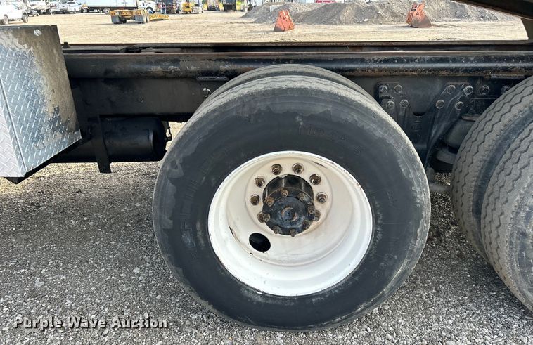 image for item EG0722 2005 Kenworth T800 vacuum truck