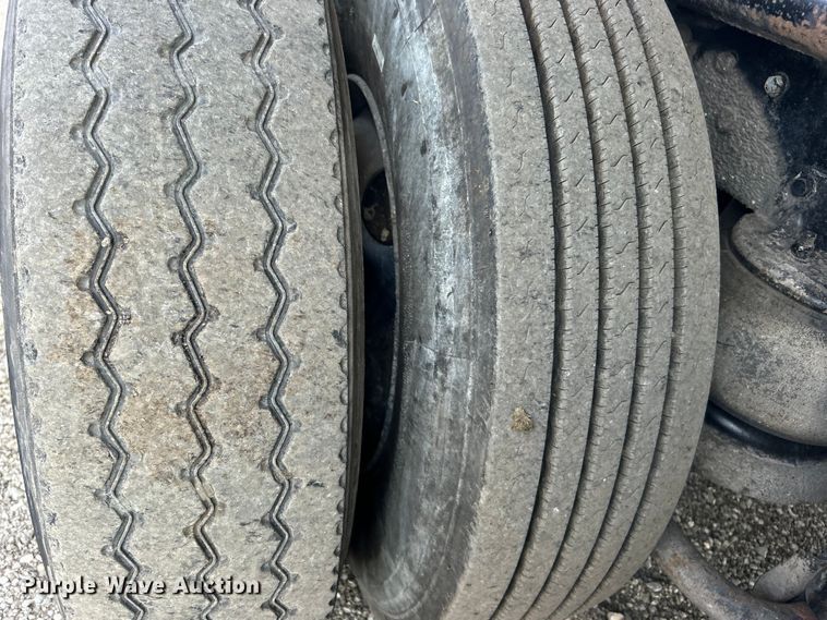 image for item EG0722 2005 Kenworth T800 vacuum truck