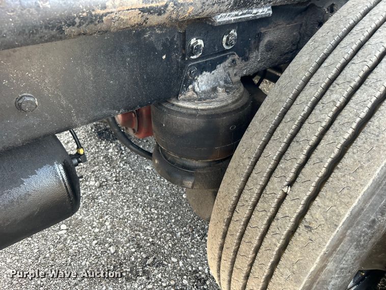 image for item EG0722 2005 Kenworth T800 vacuum truck