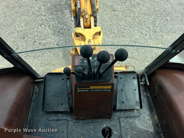 image for item EG0743 1991 Case 580 Super K backhoe