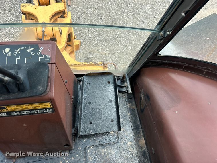 image for item EG0743 1991 Case 580 Super K backhoe