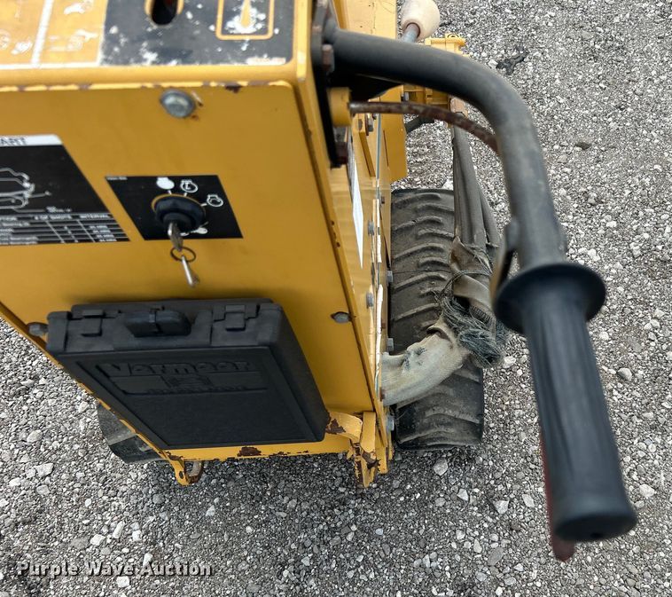 image for item EG0746 1999 Vermeer  LM11 cable plow