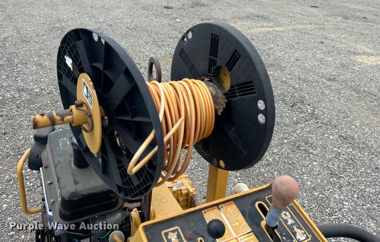 image for item EG0746 1999 Vermeer  LM11 cable plow