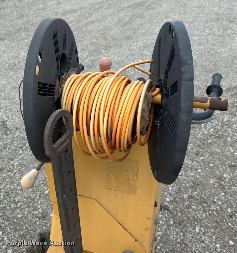 image for item EG0746 1999 Vermeer  LM11 cable plow