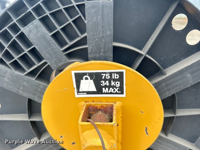 image for item EG0746 1999 Vermeer  LM11 cable plow