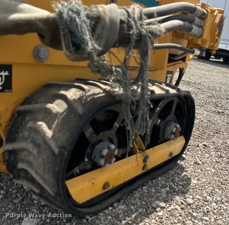 image for item EG0746 1999 Vermeer  LM11 cable plow