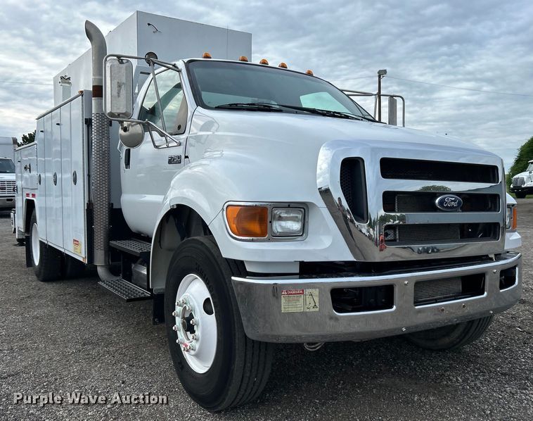 image for item EG0756 2008 Ford F750 Super Duty  utility / service truck