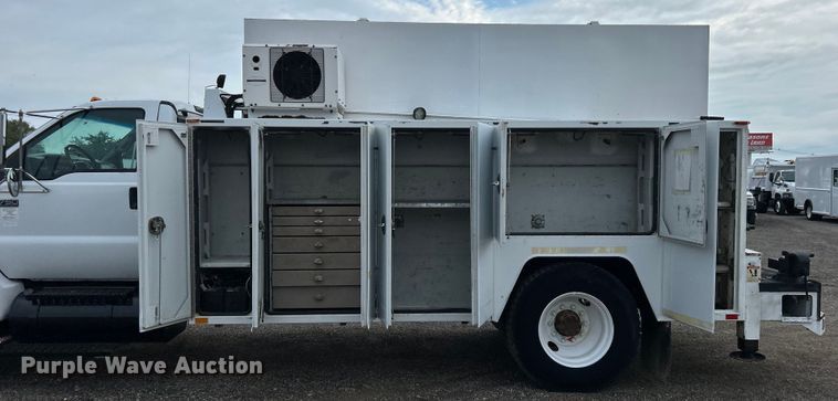 image for item EG0756 2008 Ford F750 Super Duty  utility / service truck