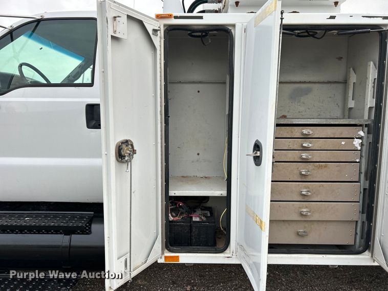 image for item EG0756 2008 Ford F750 Super Duty  utility / service truck