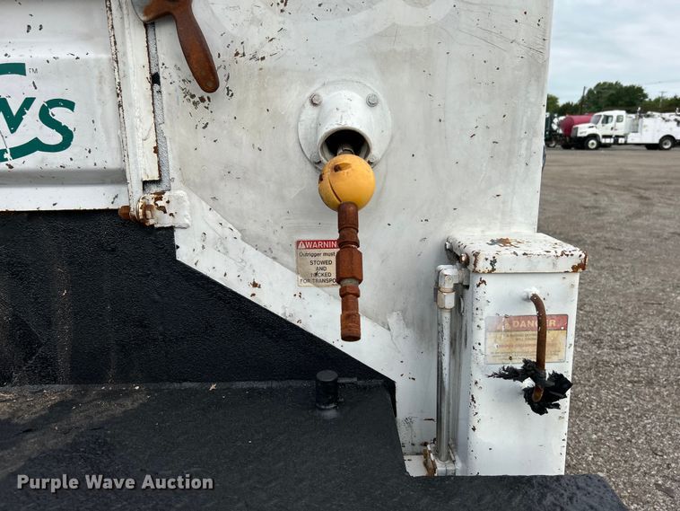 image for item EG0756 2008 Ford F750 Super Duty  utility / service truck