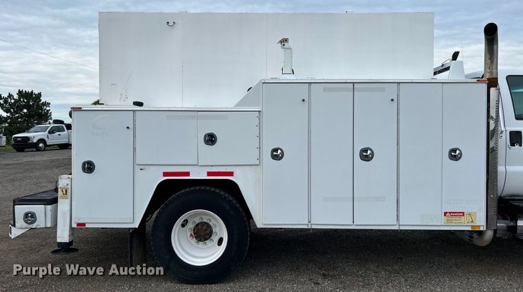 image for item EG0756 2008 Ford F750 Super Duty  utility / service truck