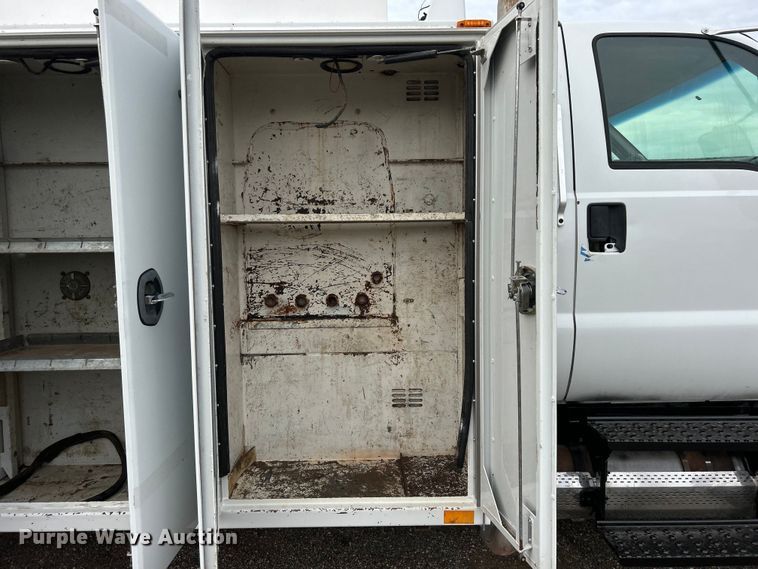 image for item EG0756 2008 Ford F750 Super Duty  utility / service truck