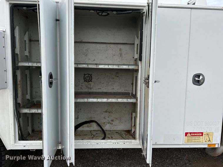 image for item EG0756 2008 Ford F750 Super Duty  utility / service truck