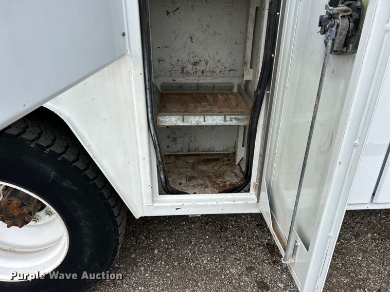 image for item EG0756 2008 Ford F750 Super Duty  utility / service truck